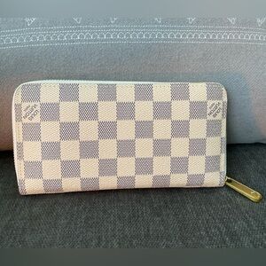 New Designer-Inspired Checkered Zip Wallet